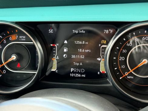 Used 2022 Jeep Wrangler Unlimited Sahara w/ Safety Group AWD/4WD image 26