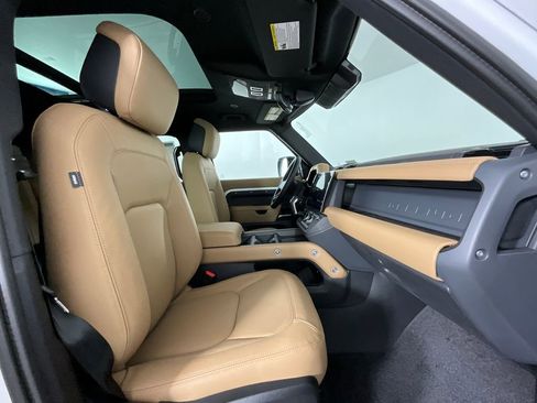 New 2026 Land Rover Defender 130 X-Dynamic SE AWD/4WD image 3