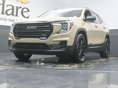 Used 2023 GMC Terrain SLE w/ Driver Convenience Package image 4