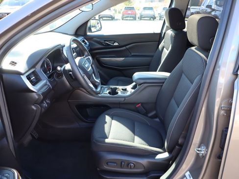 Used 2023 GMC Acadia SLE w/ Driver Convenience Package image 11