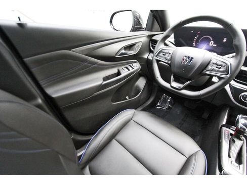 Used 2024 Buick Envista Sport Touring w/ Convenience I Package FWD image 6