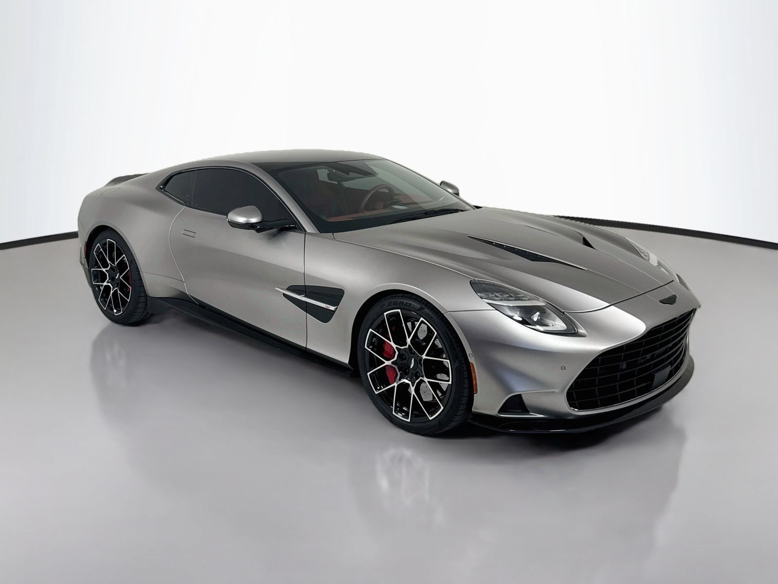 Used 2025 Aston Martin Vanquish RWD image 1