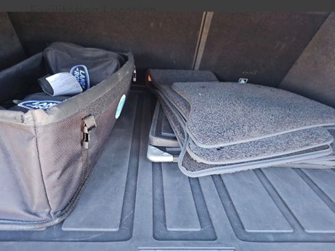 Used 2019 Land Rover Range Rover Sport SVR image 15