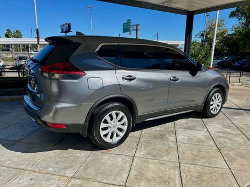 Used 2019 Nissan Rogue S image 4