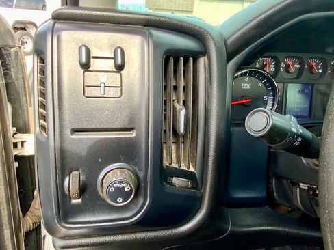 Used 2018 Chevrolet Silverado 2500 W/T image 41