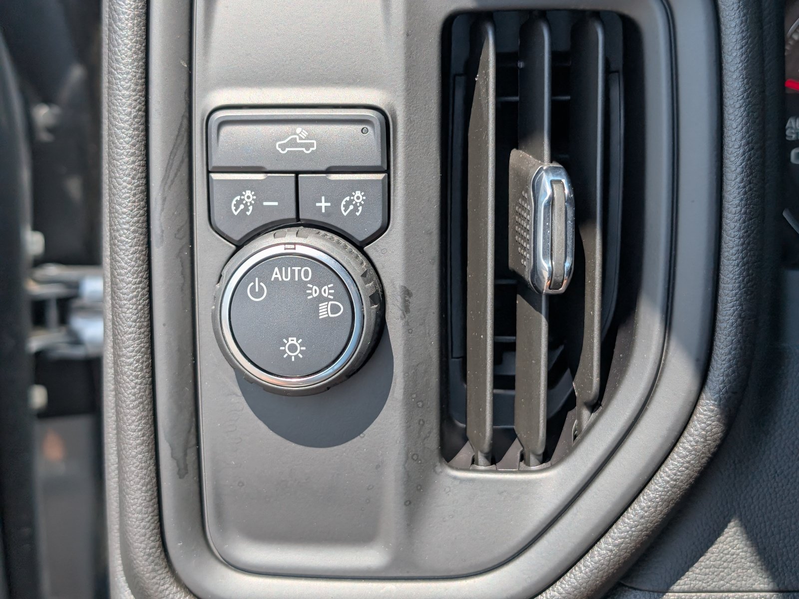 Used 2024 Chevrolet Silverado 1500 Custom RWD image 18
