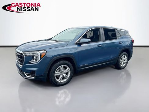 Used 2024 GMC Terrain SLE AWD/4WD image 3