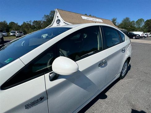 Used 2013 Toyota Prius Plug-In Hybrid image 12