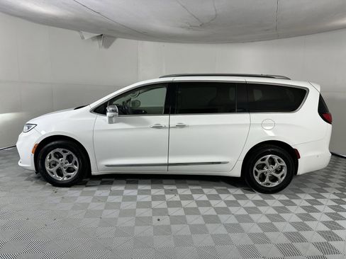 Used 2021 Chrysler Pacifica Limited w/ Premium & Safety Sphere Group AWD/4WD image 5
