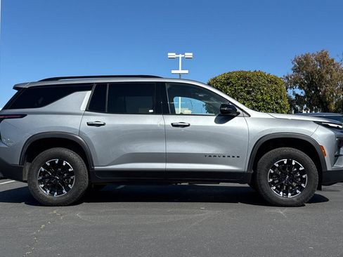 Used 2025 Chevrolet Traverse Z71 image 4