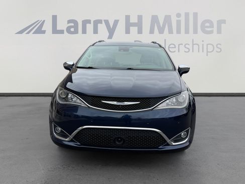 Used 2017 Chrysler Pacifica Limited w/ UConnect Theater Package image 8