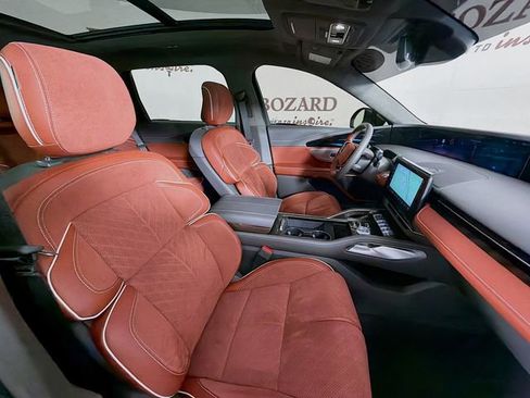 Certified 2025 Lincoln Nautilus Black Label image 34