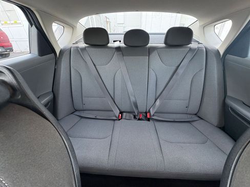 Used 2025 Kia K4 LXS image 38