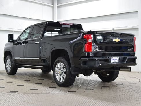Used 2024 Chevrolet Silverado 2500 High Country w/ Technology Package AWD/4WD image 6