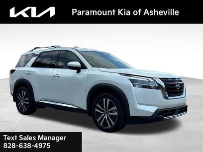 Used 2024 Nissan Pathfinder Platinum w/ Cargo Package