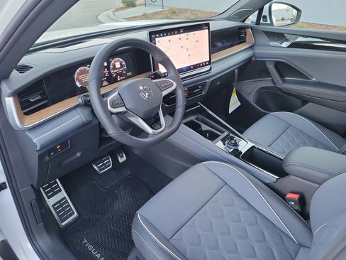 New 2026 Volkswagen Tiguan SEL R-Line image 30