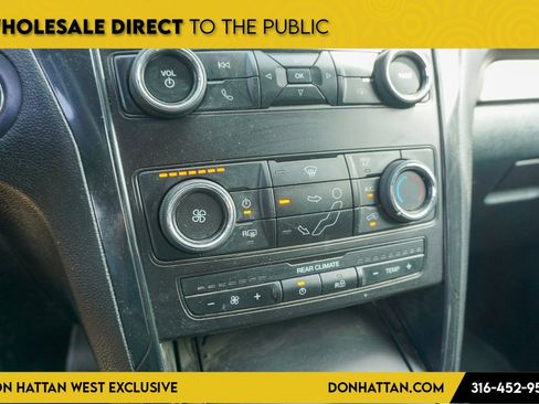 Used 2019 Ford Explorer XLT image 10