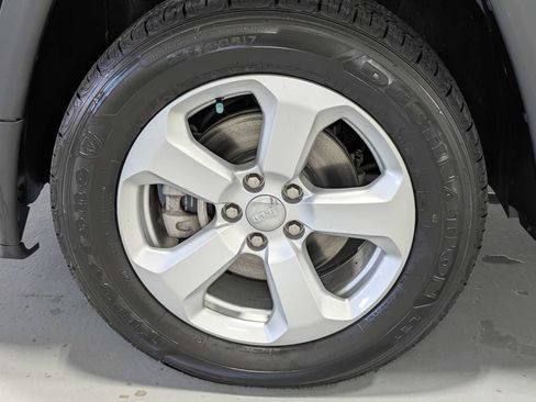 Used 2020 Jeep Compass Latitude w/ Cold Weather Group AWD/4WD image 3