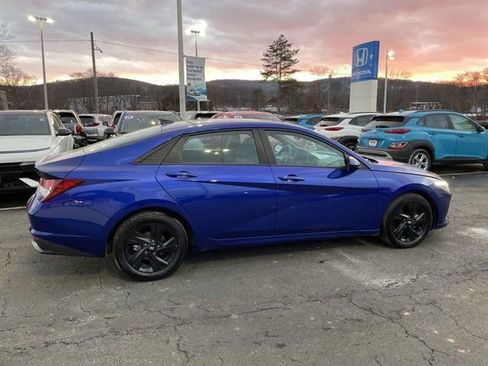 Used 2023 Hyundai Elantra SEL w/ Cargo Package image 3