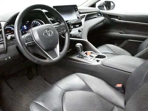 Used 2022 Toyota Camry XLE image 2