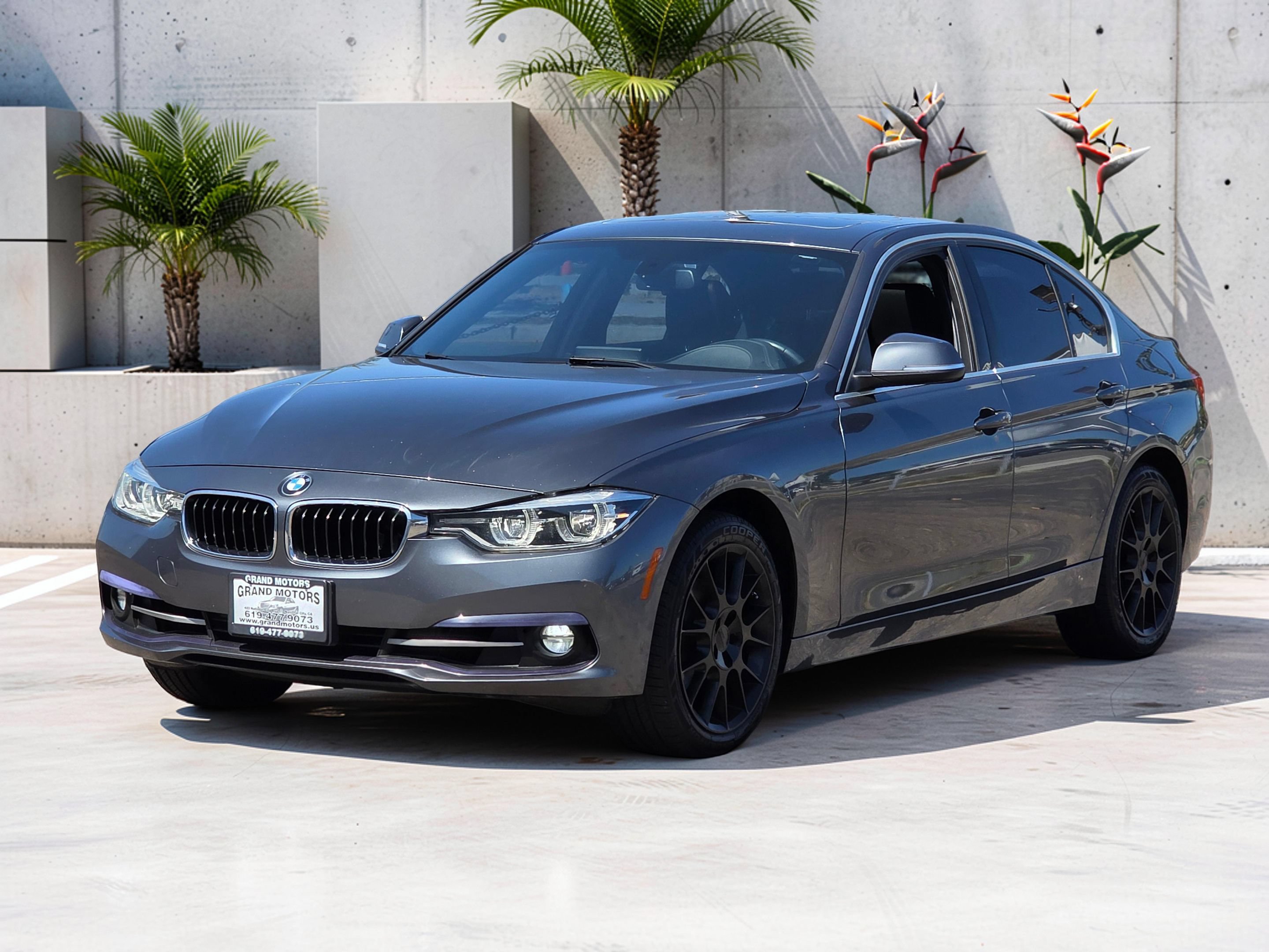 Used 2018 BMW 330i xDrive Sedan AWD/4WD image 3