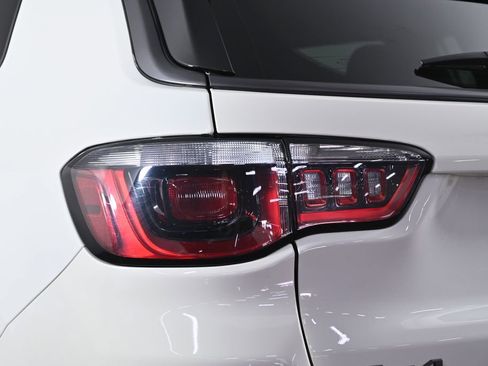 Used 2019 Jeep Compass Trailhawk image 8