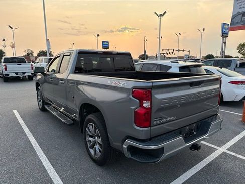 Used 2021 Chevrolet Silverado 1500 LT w/ Convenience Package II AWD/4WD image 3