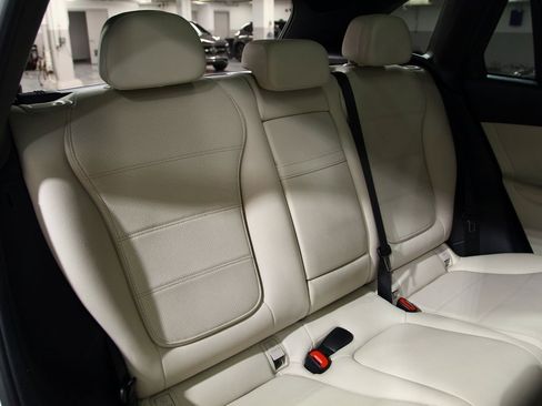 Used 2025 Mercedes-Benz GLC 300 4MATIC image 26