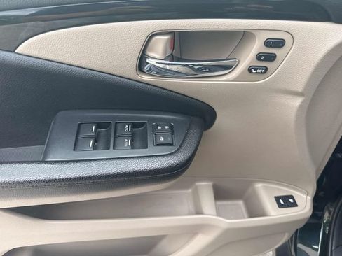 Used 2016 Honda Pilot Touring image 12