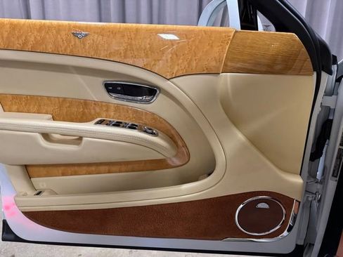 Used 2012 Bentley Mulsanne image 17
