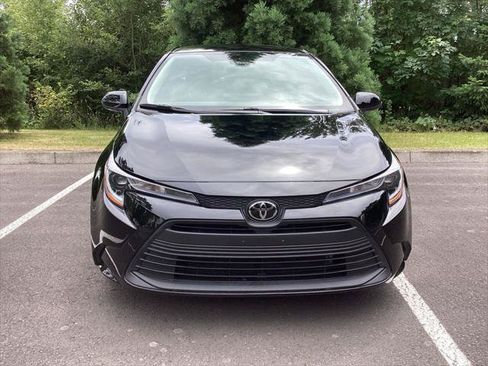 Certified 2025 Toyota Corolla LE FWD image 18