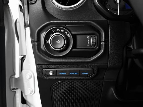 Used 2024 Jeep Wrangler Unlimited Sahara w/ Technology Group image 30