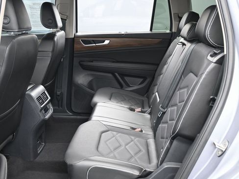 Used 2024 Volkswagen Atlas SE w/ Black Wheel Package image 28