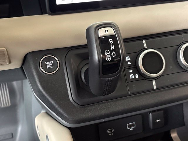 Used 2024 Land Rover Defender 110 X-Dynamic SE AWD/4WD image 31