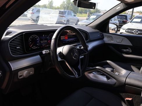 Used 2025 Mercedes-Benz GLS 450 4MATIC image 16