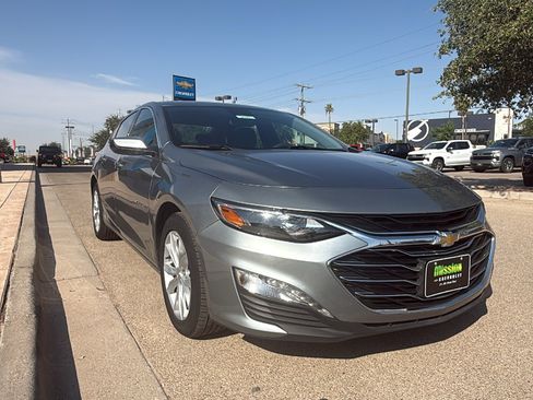 Used 2025 Chevrolet Malibu LT FWD image 2