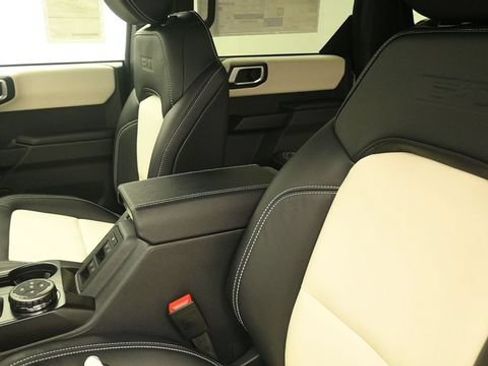 New 2026 Ford Bronco Outer Banks w/ Sasquatch Package AWD/4WD image 24