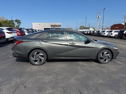 New 2025 Hyundai Elantra SEL image 8