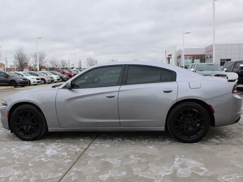 Used 2016 Dodge Charger SXT image 4