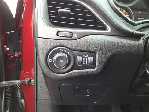 Used 2019 Jeep Cherokee Trailhawk w/ Cold Weather Group image 15