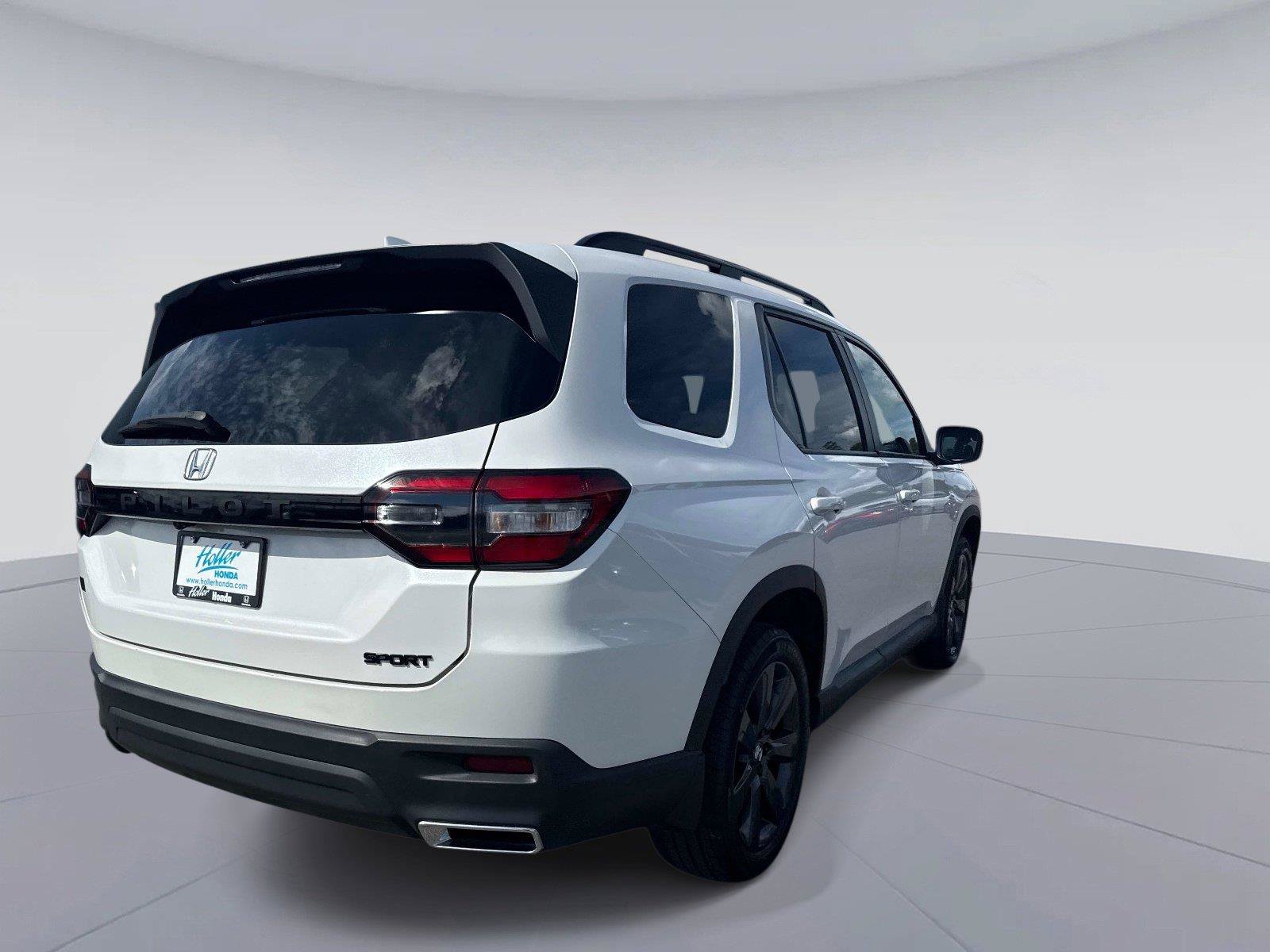 Certified 2025 Honda Pilot Sport image 4