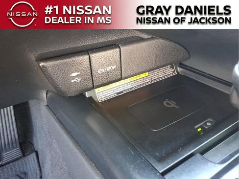 Used 2019 Toyota Camry XSE FWD image 18