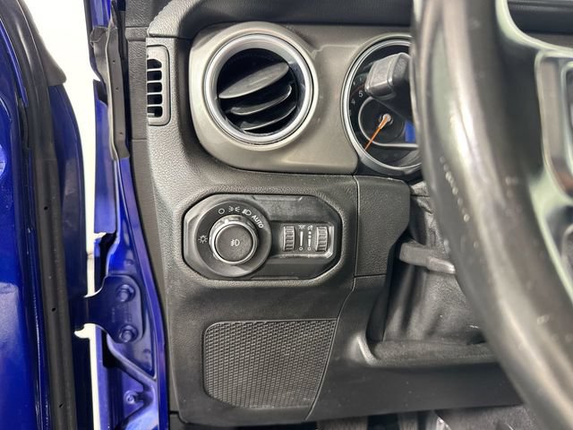 Used 2020 Jeep Wrangler Unlimited Sahara AWD/4WD image 13