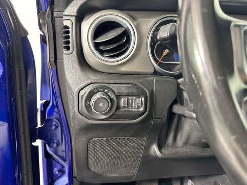 Used 2020 Jeep Wrangler Unlimited Sahara AWD/4WD image 13