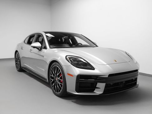 Certified 2025 Porsche Panamera GTS AWD/4WD image 10