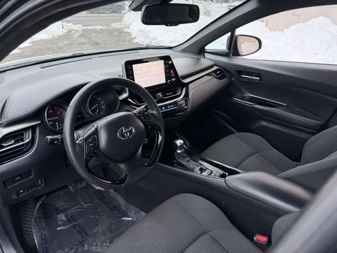Used 2019 Toyota C-HR XLE image 24