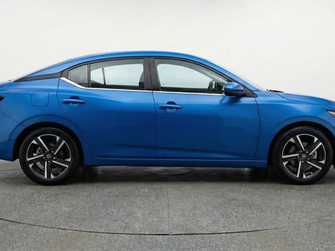 Used 2025 Nissan Sentra SV FWD image 11