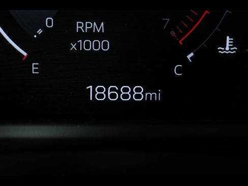 Used 2025 GMC Acadia Elevation image 24