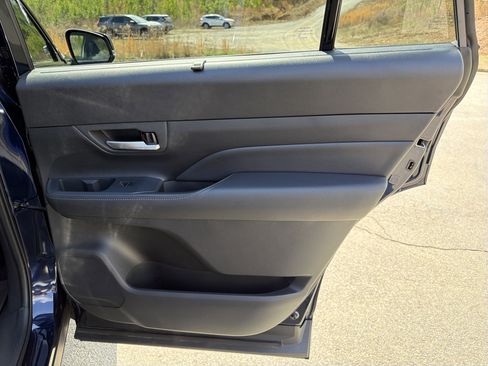 Used 2025 Toyota Grand Highlander AWD image 17