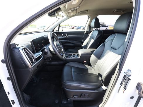 Used 2024 Kia Sorento S image 11